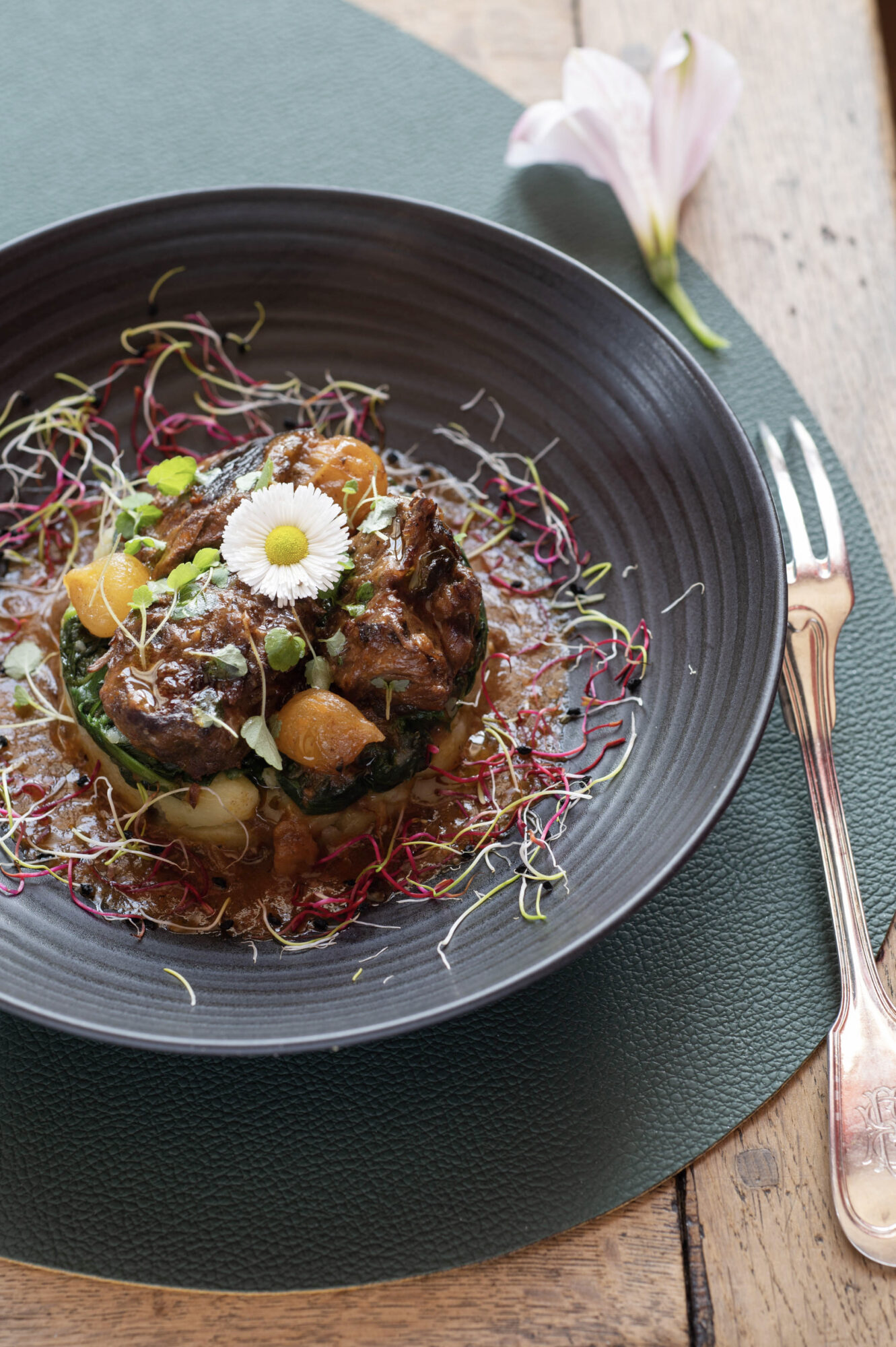 photo culinaire d'un plat de viande situé au chateau chatenay