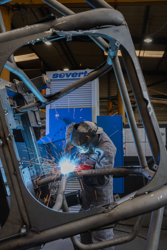 photo industrielle d'un soudeur