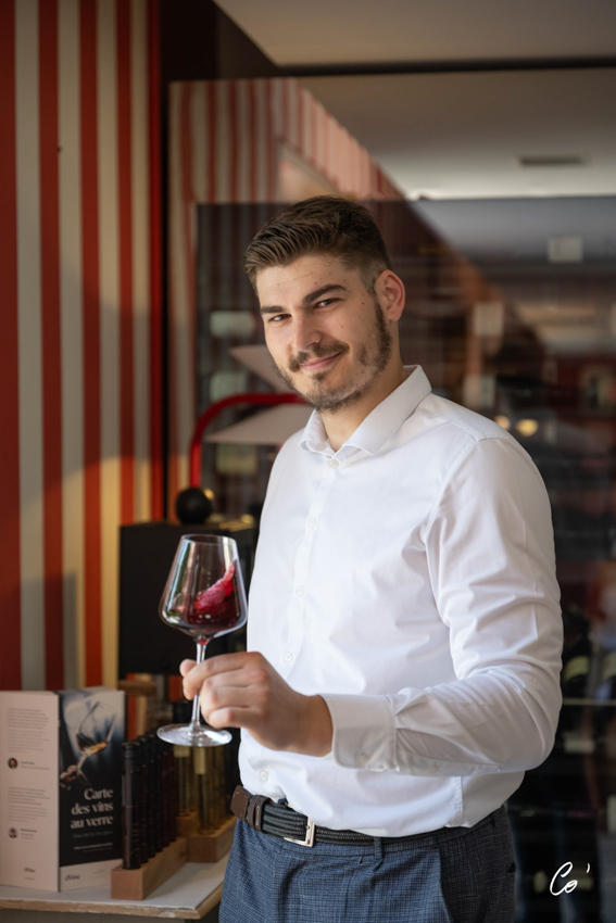 portrait professionnel d'un sommelier