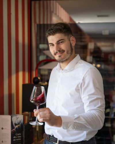 portrait professionnel d'un sommelier